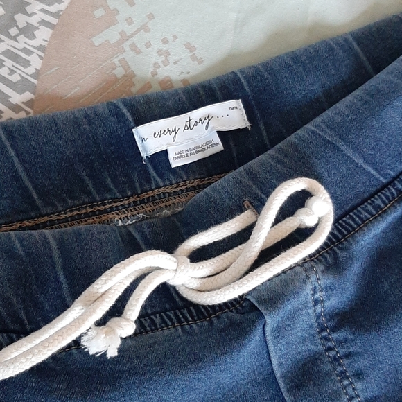 Denim Jogger Capri - Picture 6 of 10